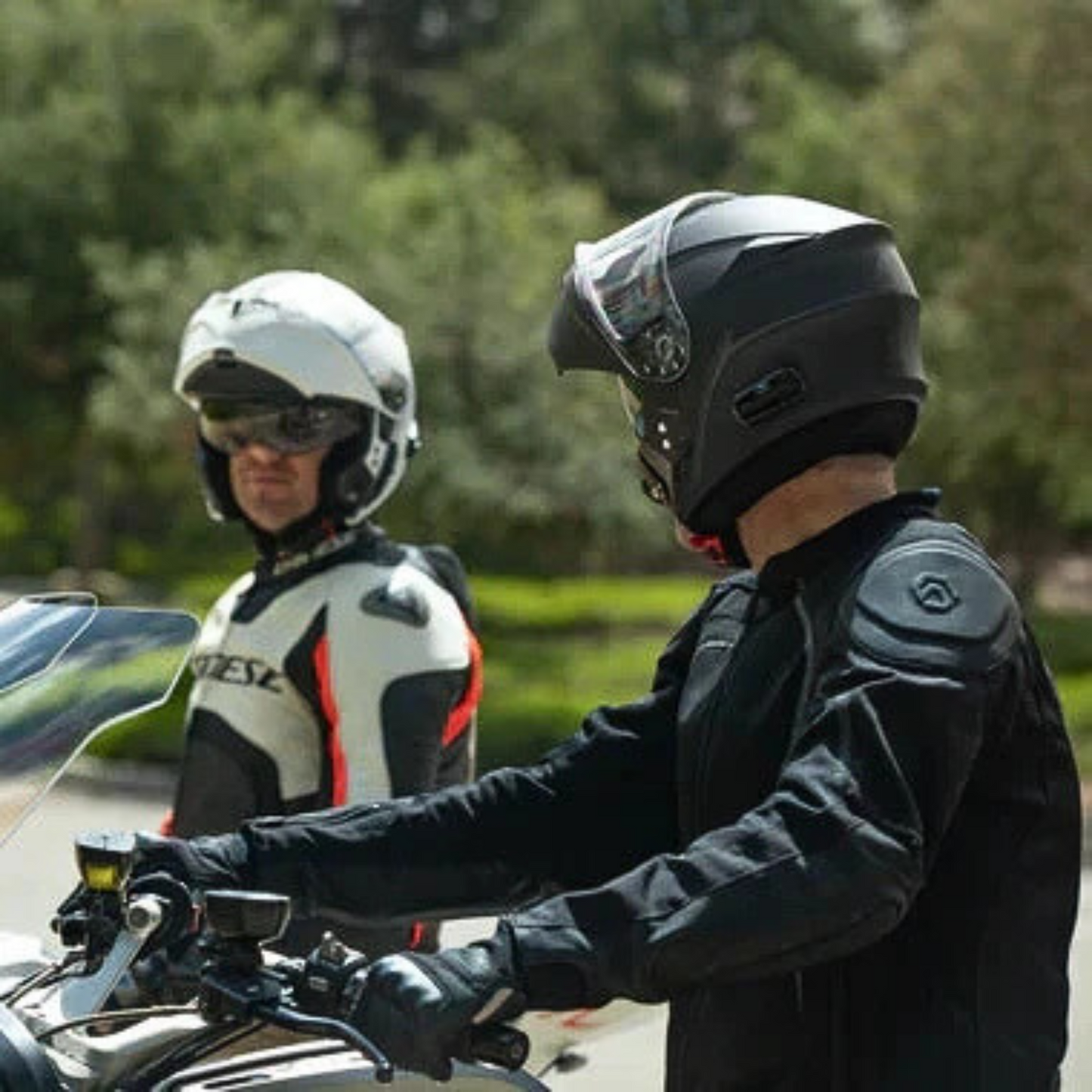 Sena Helmet Outrush R Flip-Up: Matte Black