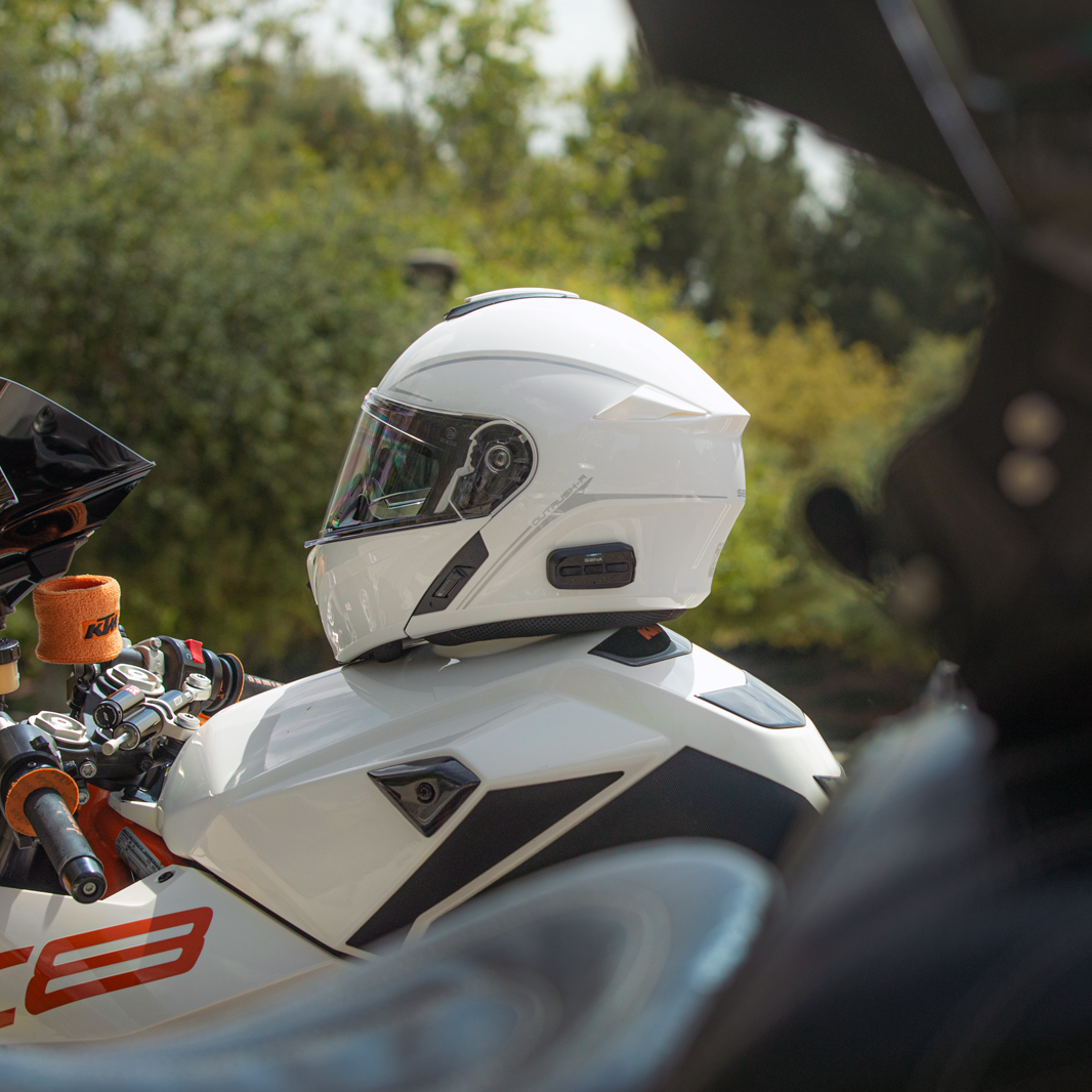Sena Helmet Outrush R Flip-Up: Glossy White